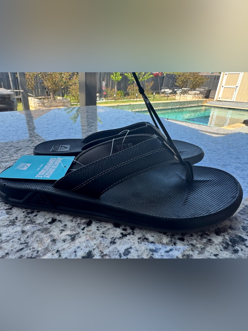 Reef Men's Black Flip Flop Sandals Bottle Opener Slip-On US Size 8 women’s 9.5